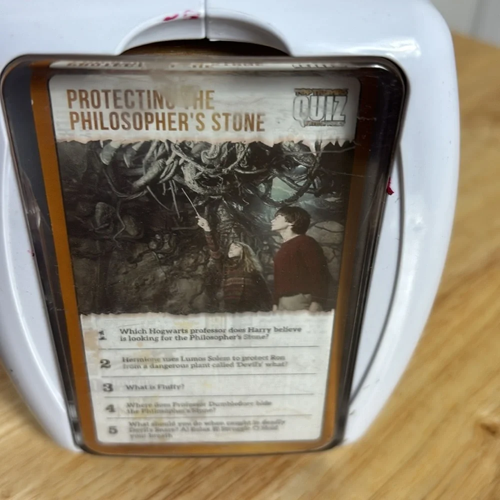 HARRY POTTER Top Trumps Quiz with a Twist  500 Questions Quiz Game